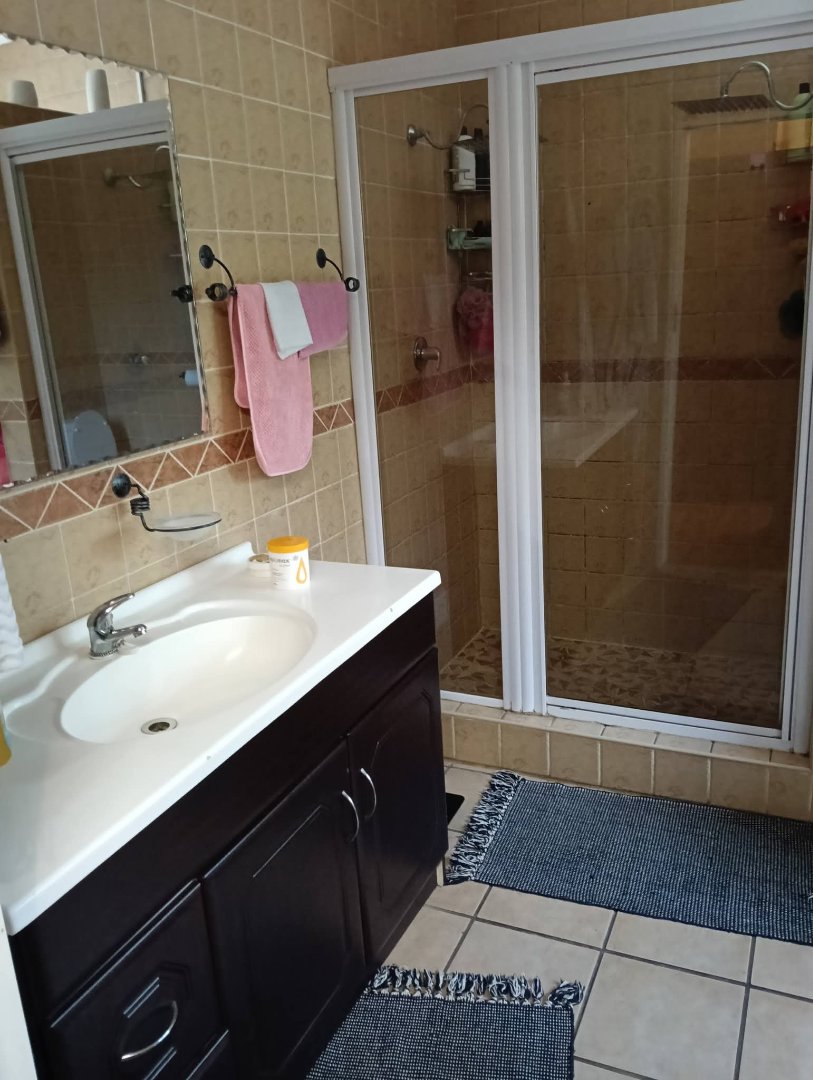 5 Bedroom Property for Sale in Eldoraigne Gauteng