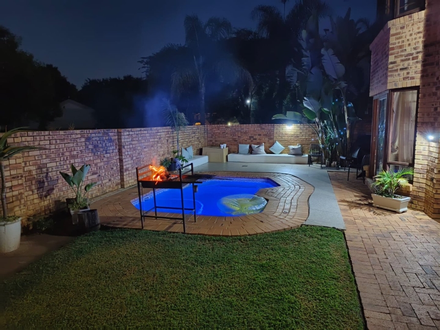 To Let 4 Bedroom Property for Rent in Silver Lakes Golf Estate Gauteng