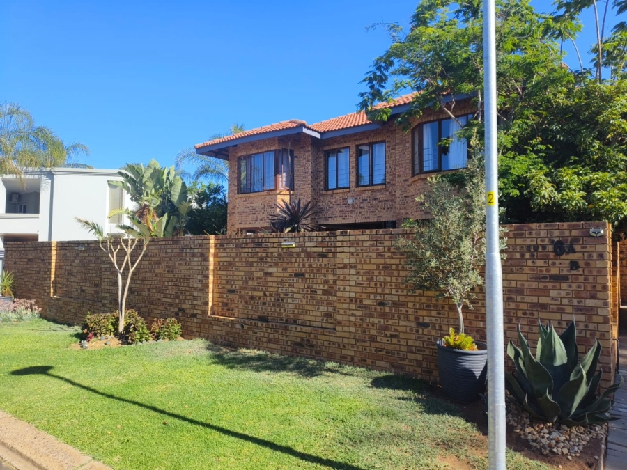 To Let 4 Bedroom Property for Rent in Silver Lakes Golf Estate Gauteng