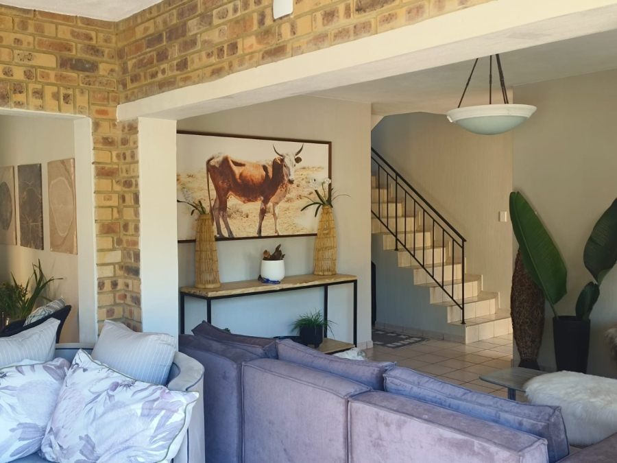 To Let 4 Bedroom Property for Rent in Silver Lakes Golf Estate Gauteng