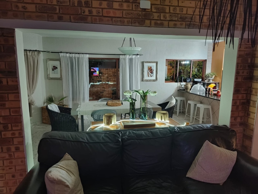 To Let 4 Bedroom Property for Rent in Silver Lakes Golf Estate Gauteng
