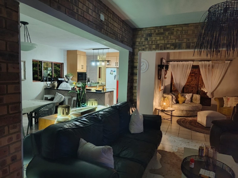 To Let 4 Bedroom Property for Rent in Silver Lakes Golf Estate Gauteng