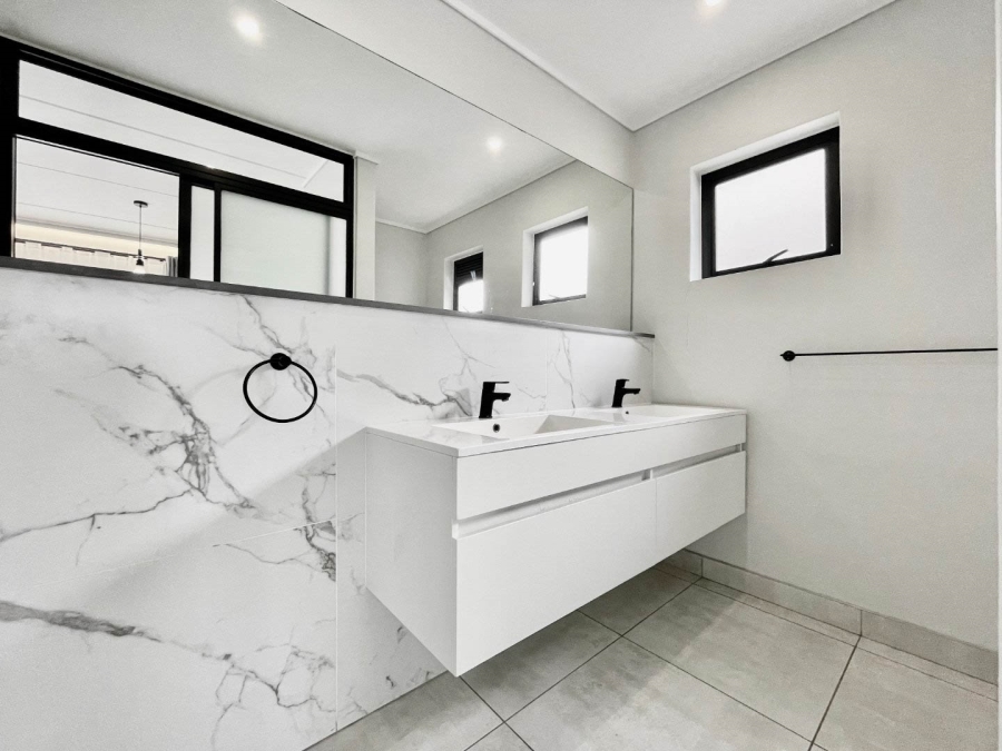 To Let 3 Bedroom Property for Rent in The Polofields Gauteng