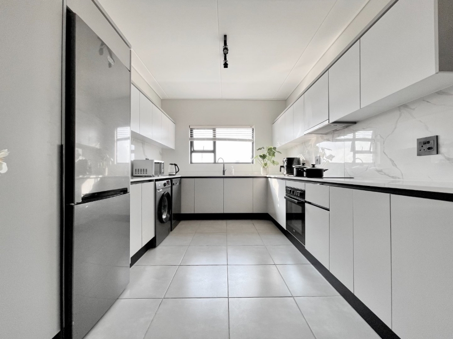 To Let 3 Bedroom Property for Rent in Waterfall Gauteng