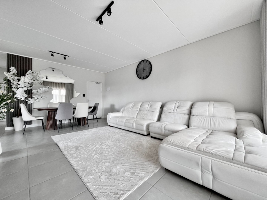 To Let 3 Bedroom Property for Rent in Waterfall Gauteng