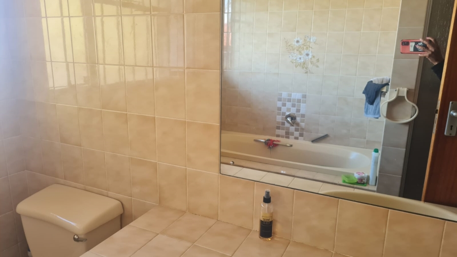 3 Bedroom Property for Sale in Oakdene Gauteng