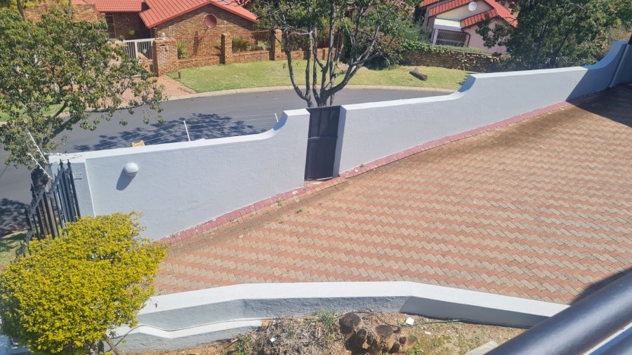 3 Bedroom Property for Sale in Oakdene Gauteng