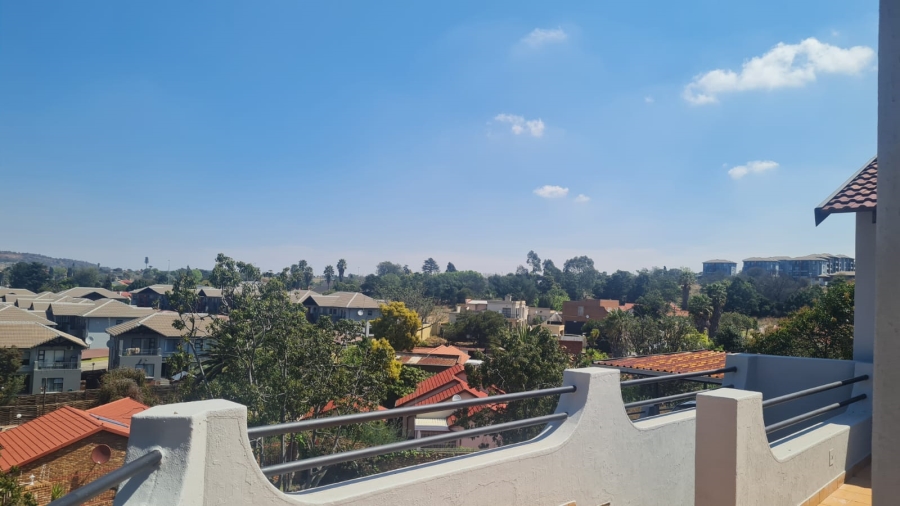3 Bedroom Property for Sale in Oakdene Gauteng