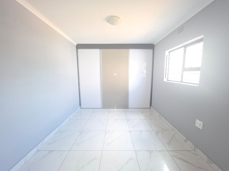 To Let 1 Bedroom Property for Rent in Robertsham Gauteng