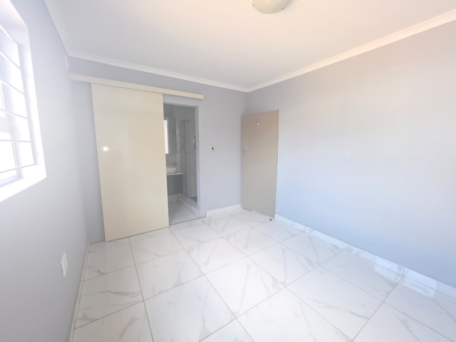 To Let 1 Bedroom Property for Rent in Robertsham Gauteng