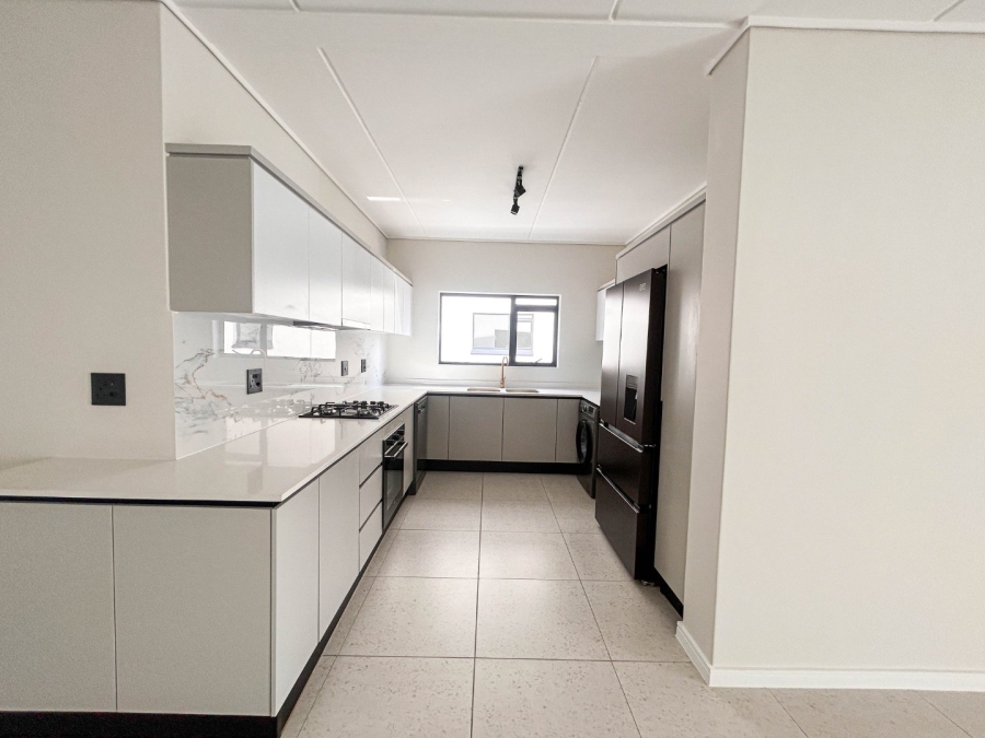 To Let 3 Bedroom Property for Rent in The Polofields Gauteng