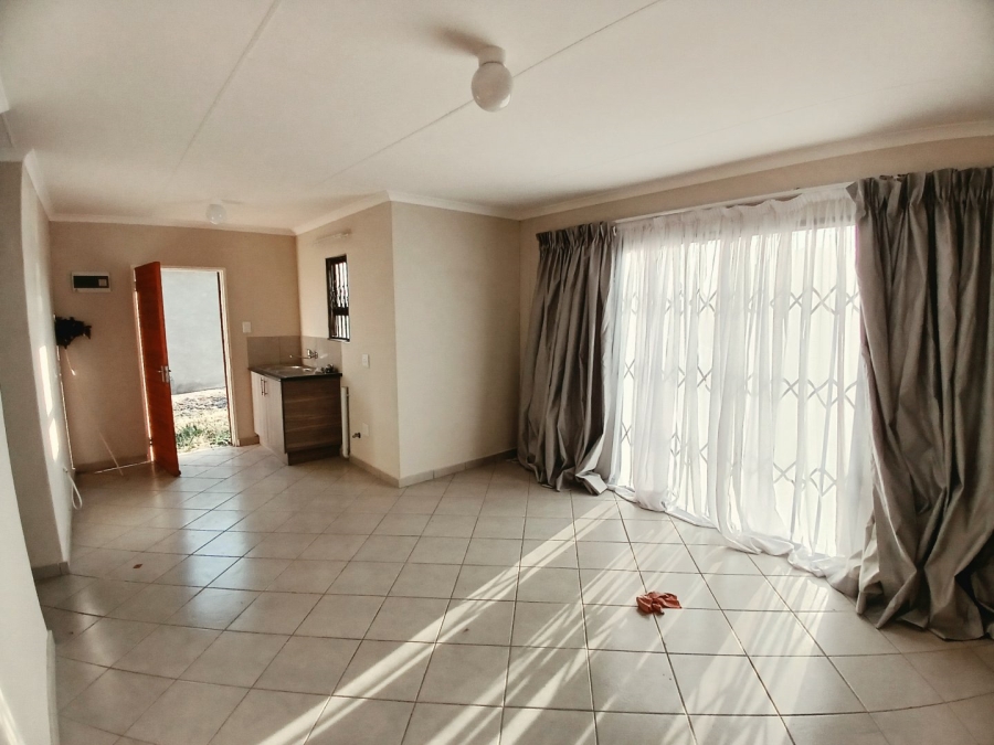  Bedroom Property for Sale in Selcourt Gauteng