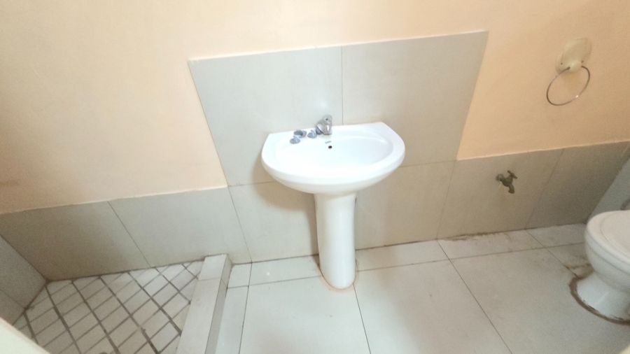 To Let 1 Bedroom Property for Rent in Laudium Gauteng