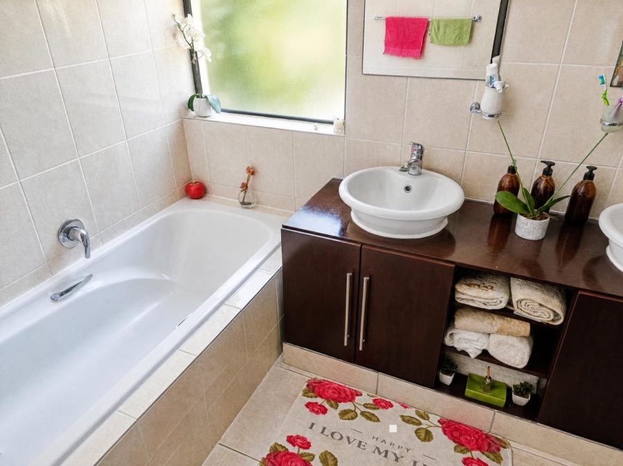 To Let 3 Bedroom Property for Rent in Eagle Trace Estate Gauteng