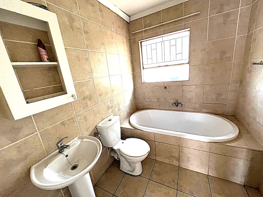 Bedroom Property for Sale in Vanderbijlpark CW 5 Gauteng