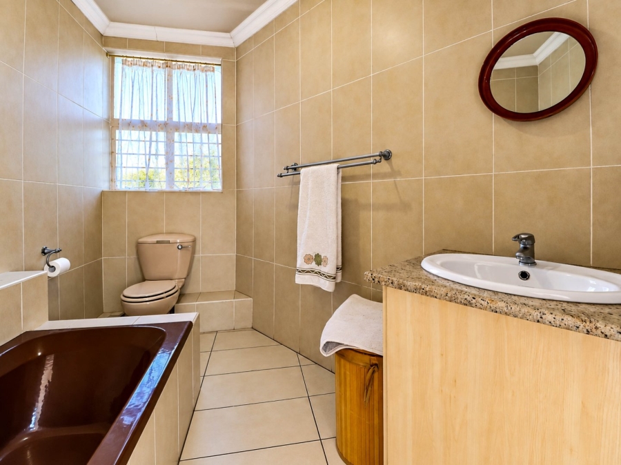 5 Bedroom Property for Sale in Wierda Park Gauteng