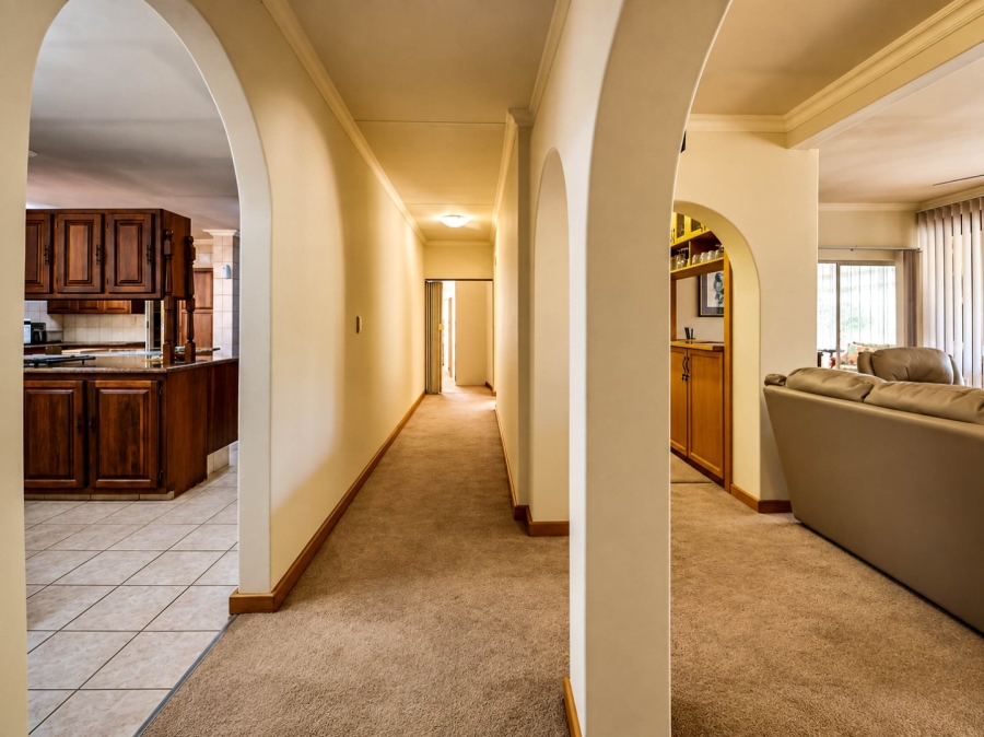 5 Bedroom Property for Sale in Wierda Park Gauteng