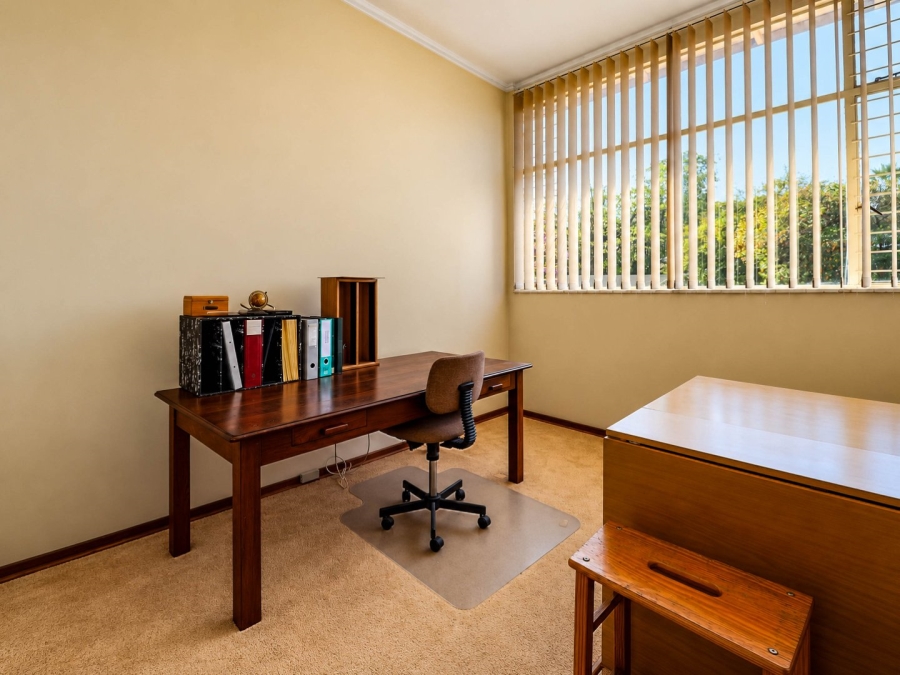 5 Bedroom Property for Sale in Wierda Park Gauteng