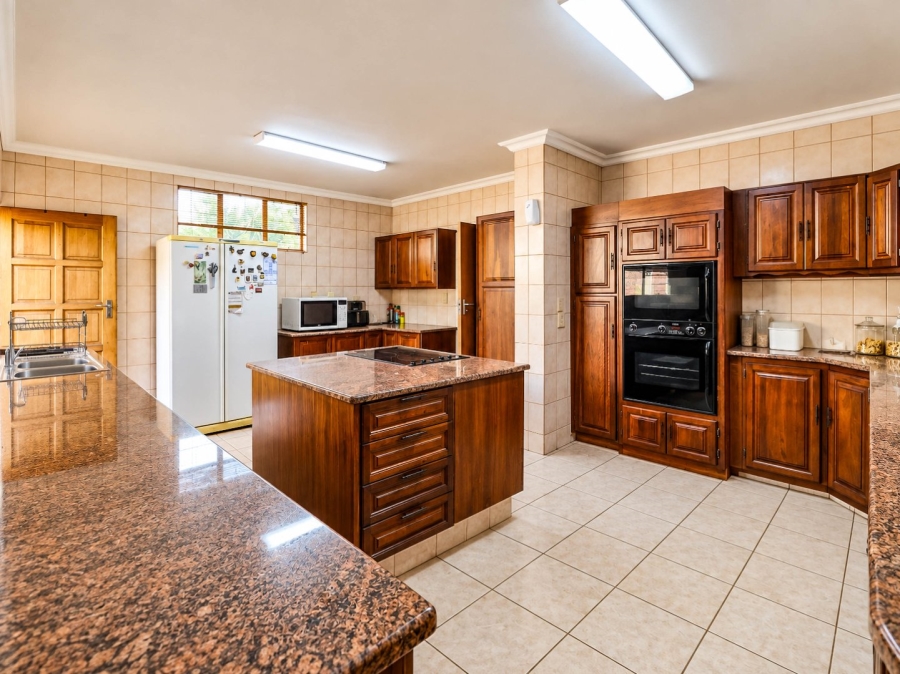5 Bedroom Property for Sale in Wierda Park Gauteng