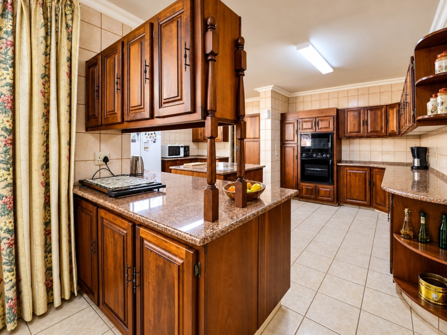 5 Bedroom Property for Sale in Wierda Park Gauteng
