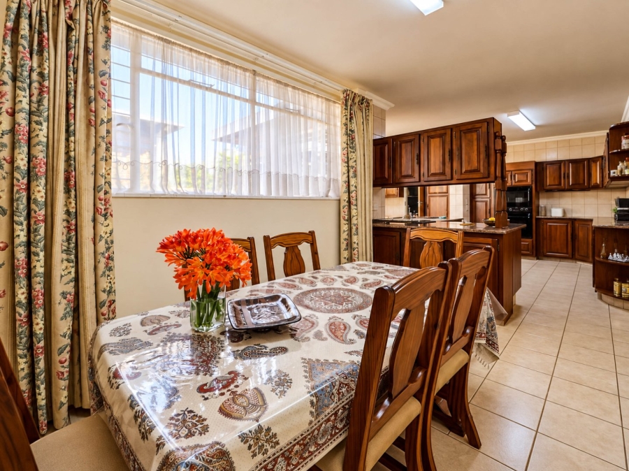 5 Bedroom Property for Sale in Wierda Park Gauteng