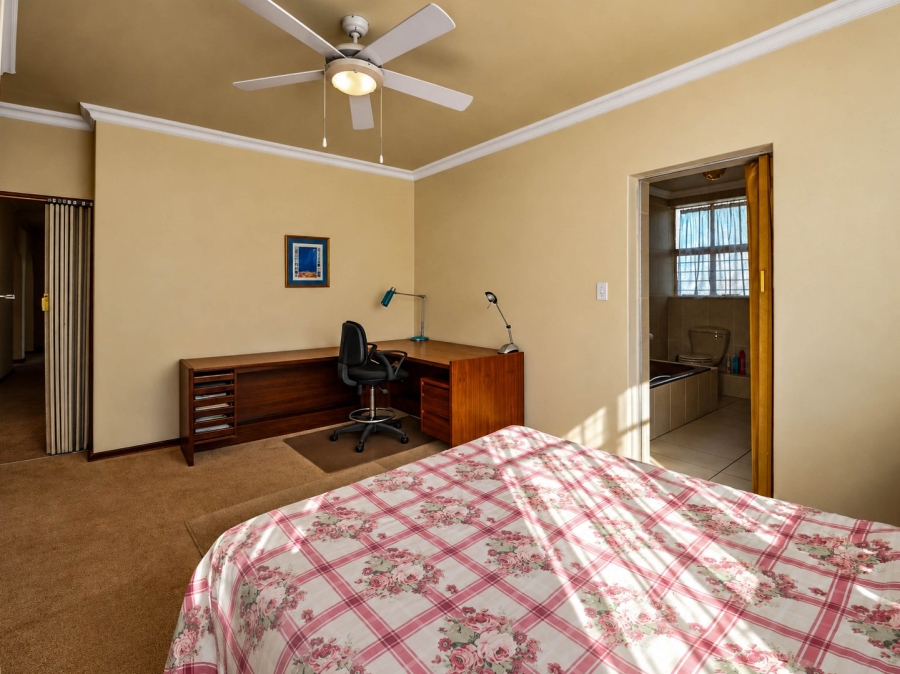 5 Bedroom Property for Sale in Wierda Park Gauteng