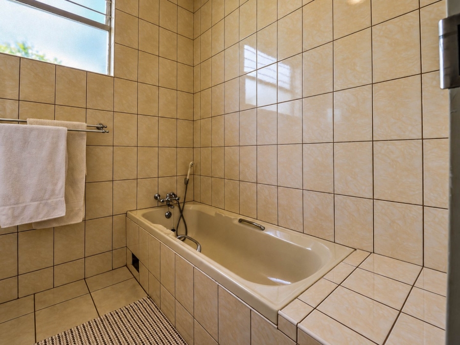 5 Bedroom Property for Sale in Wierda Park Gauteng