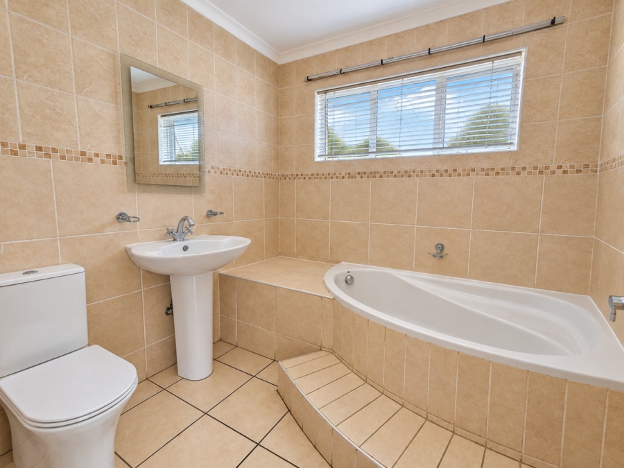 4 Bedroom Property for Sale in Sunnyridge Gauteng