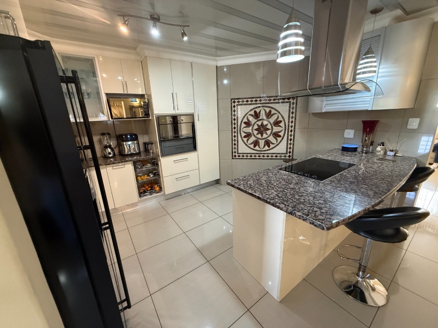 3 Bedroom Property for Sale in Highveld Gauteng