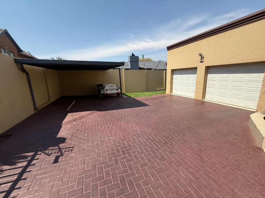 3 Bedroom Property for Sale in Highveld Gauteng
