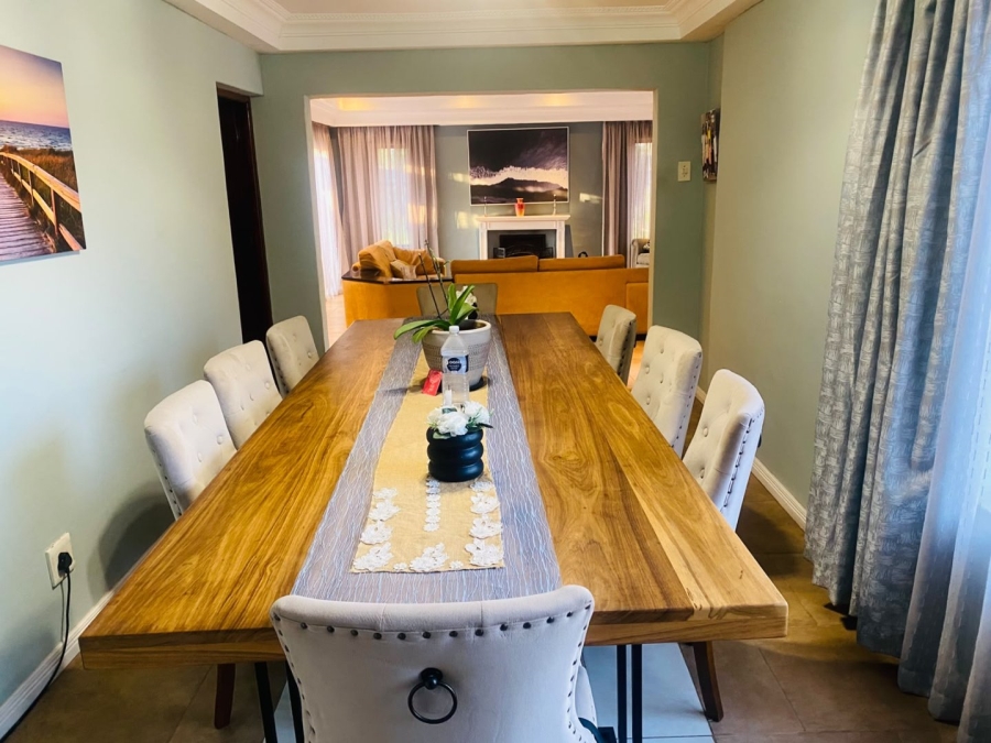 4 Bedroom Property for Sale in Clayville Industria Gauteng