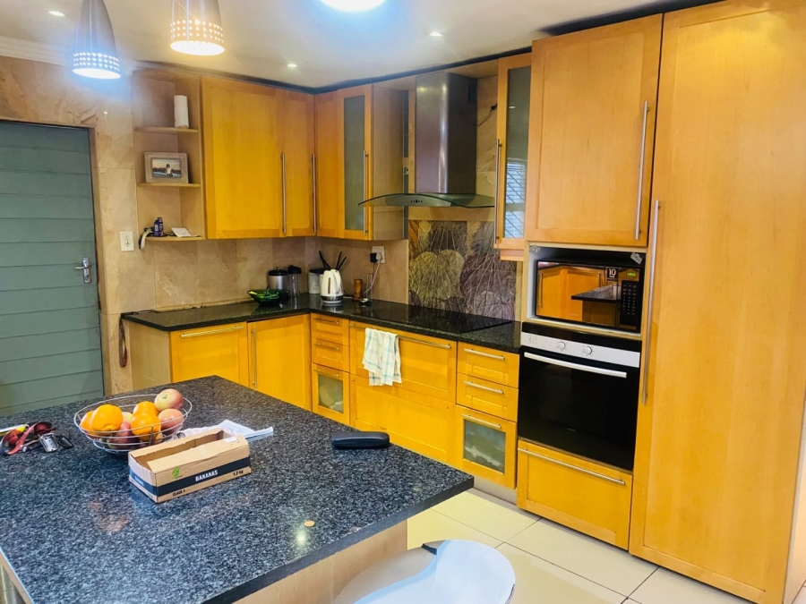 4 Bedroom Property for Sale in Clayville Industria Gauteng