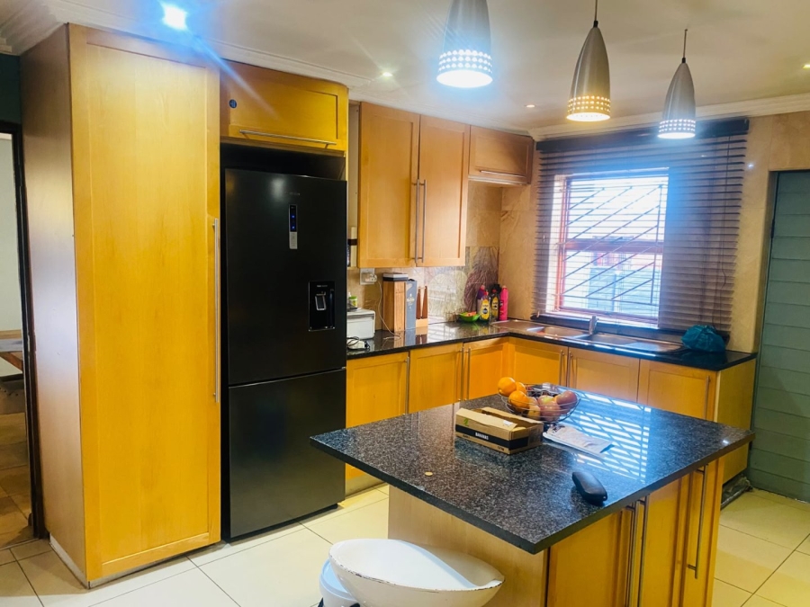 4 Bedroom Property for Sale in Clayville Industria Gauteng