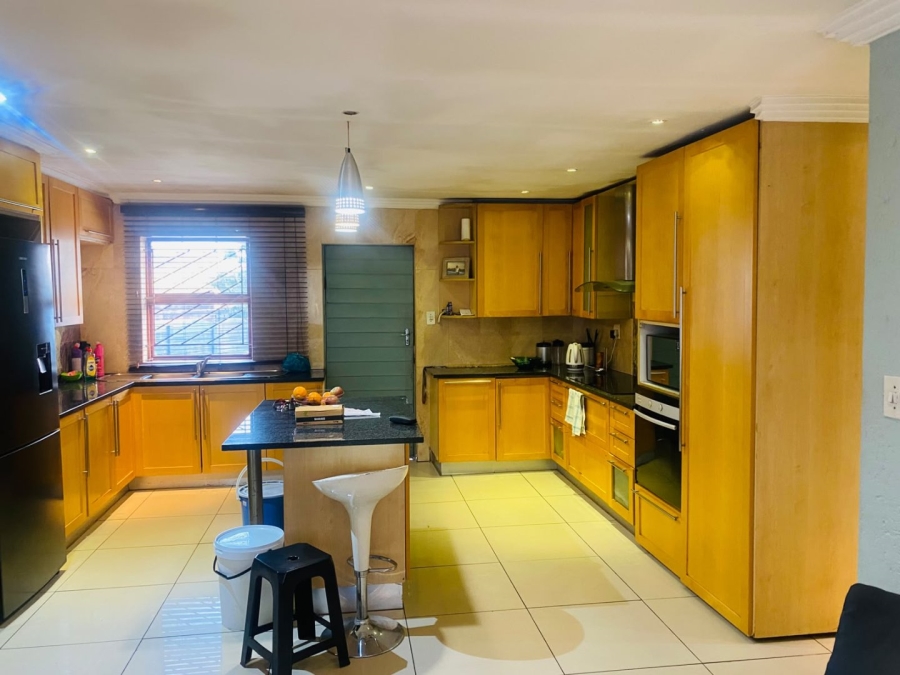 4 Bedroom Property for Sale in Clayville Industria Gauteng