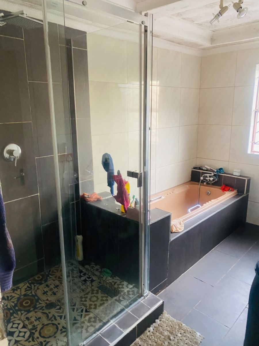4 Bedroom Property for Sale in Clayville Industria Gauteng