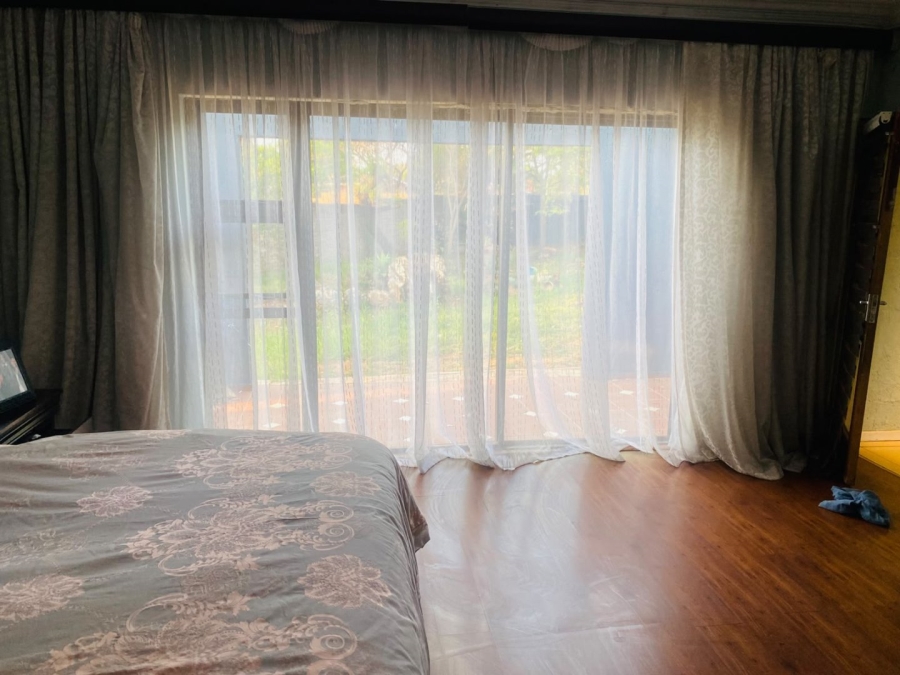 4 Bedroom Property for Sale in Clayville Industria Gauteng