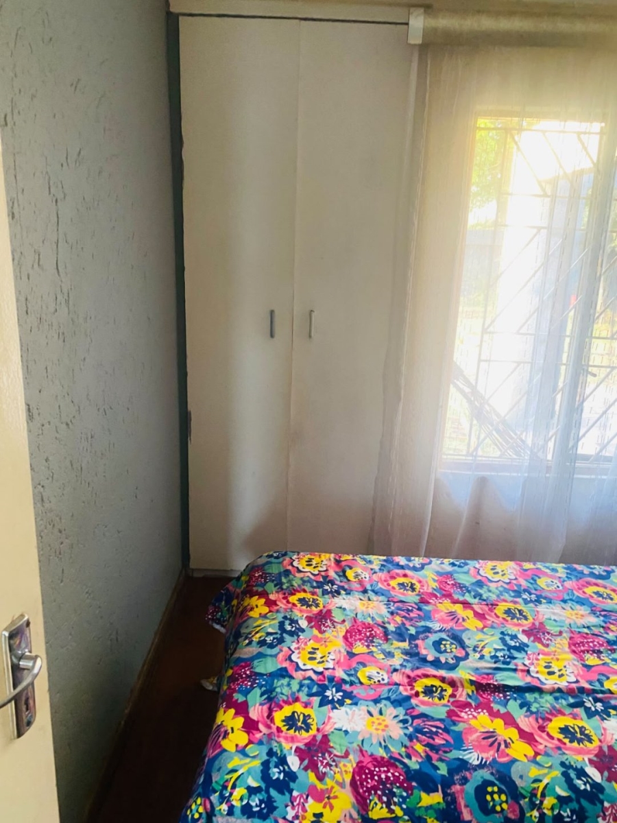 4 Bedroom Property for Sale in Clayville Industria Gauteng