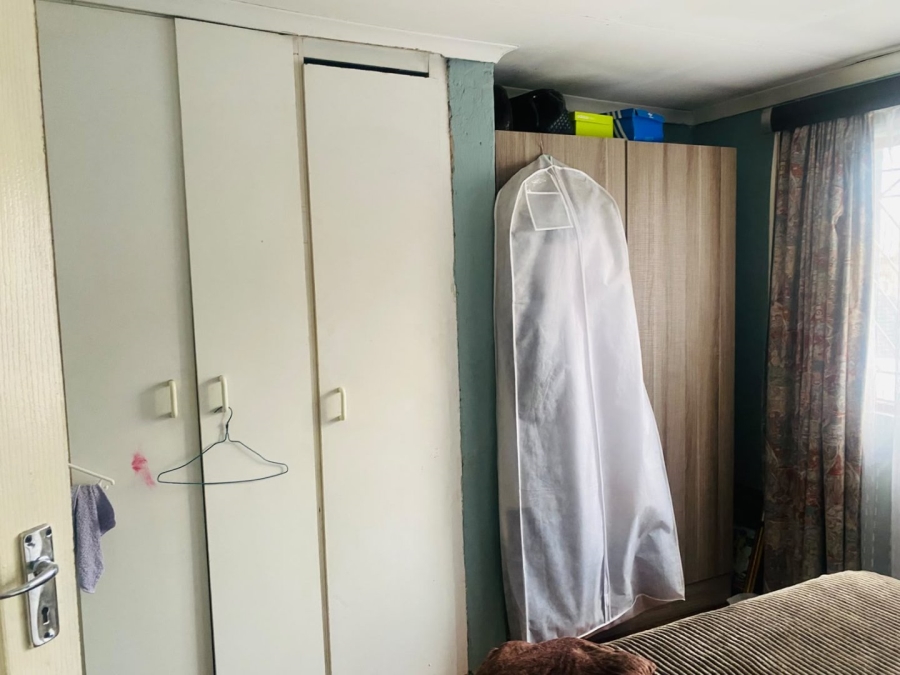 4 Bedroom Property for Sale in Clayville Industria Gauteng