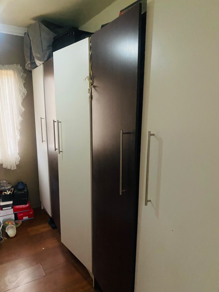 4 Bedroom Property for Sale in Clayville Industria Gauteng