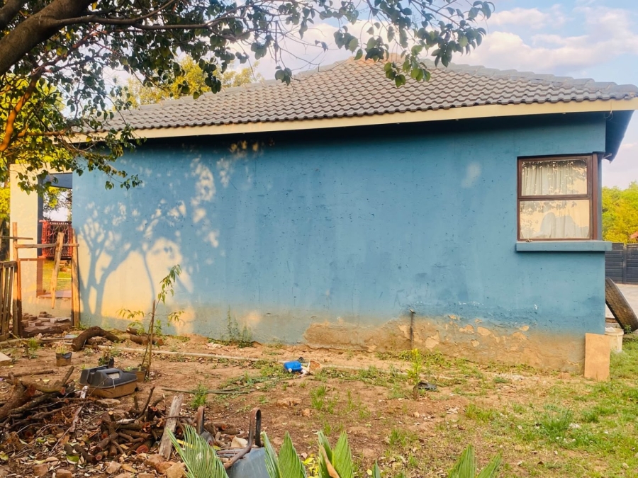 4 Bedroom Property for Sale in Clayville Industria Gauteng