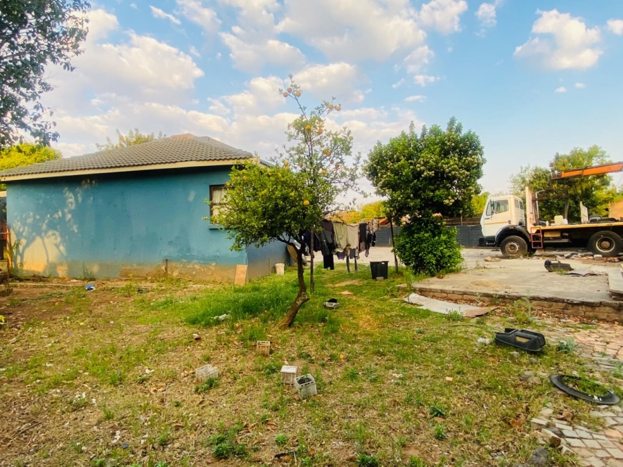 4 Bedroom Property for Sale in Clayville Industria Gauteng