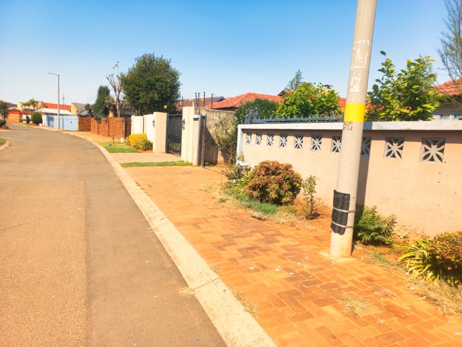 4 Bedroom Property for Sale in Spruit View Gauteng
