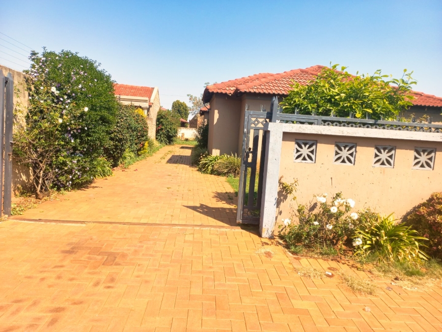 4 Bedroom Property for Sale in Spruit View Gauteng