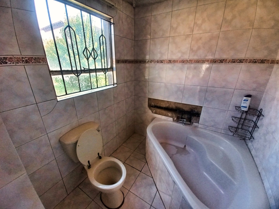 4 Bedroom Property for Sale in Spruit View Gauteng
