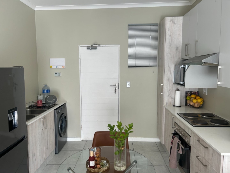 1 Bedroom Property for Sale in Grand Central Gauteng
