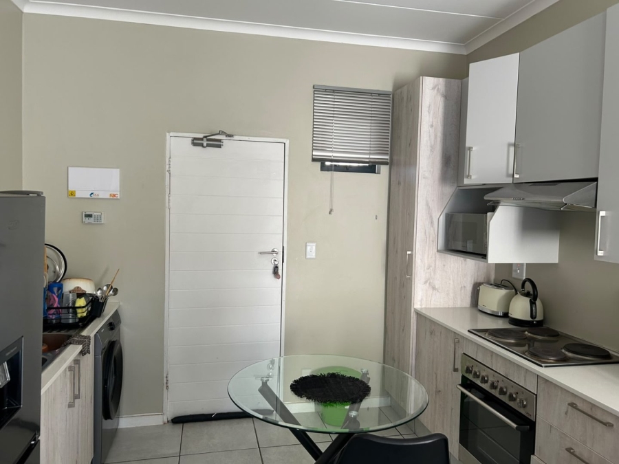 1 Bedroom Property for Sale in Grand Central Gauteng