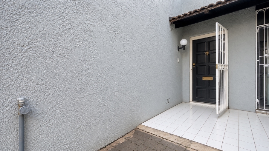 4 Bedroom Property for Sale in Three Rivers Proper Gauteng