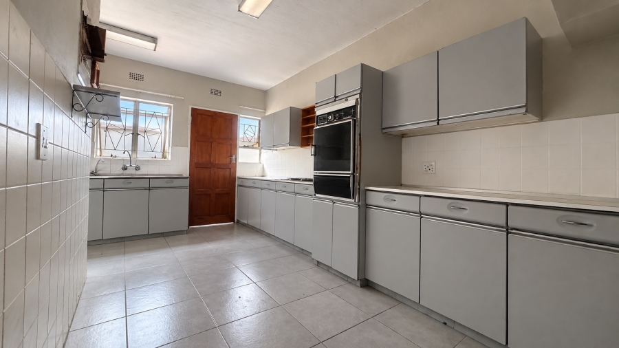 4 Bedroom Property for Sale in Three Rivers Proper Gauteng