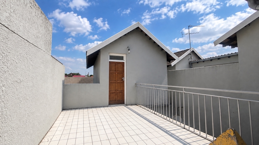 4 Bedroom Property for Sale in Three Rivers Proper Gauteng
