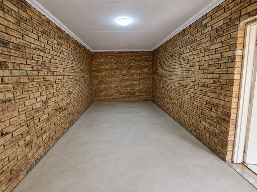 To Let 3 Bedroom Property for Rent in Kosmosdal Gauteng